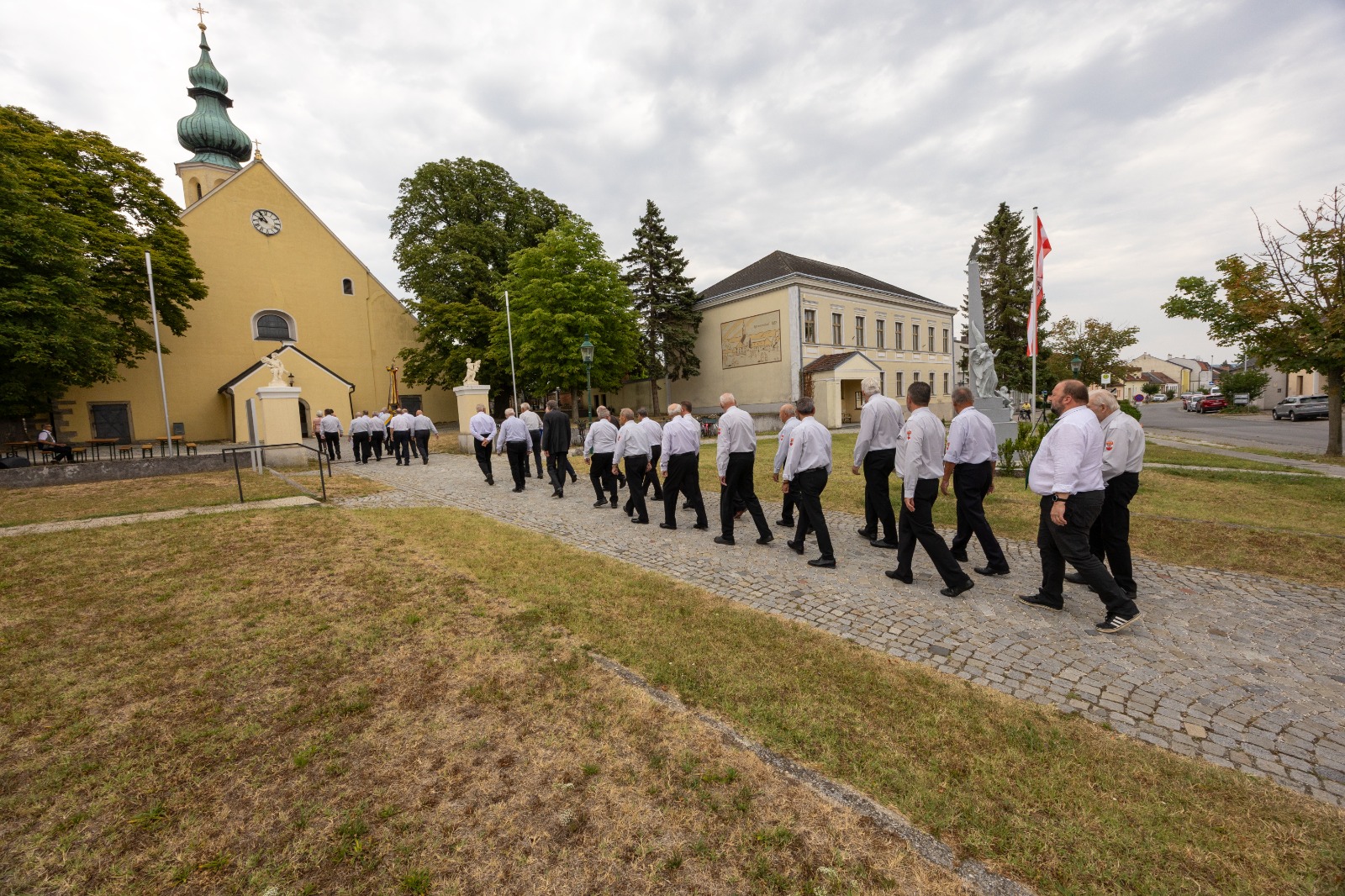 Einzug in die Kirche 2